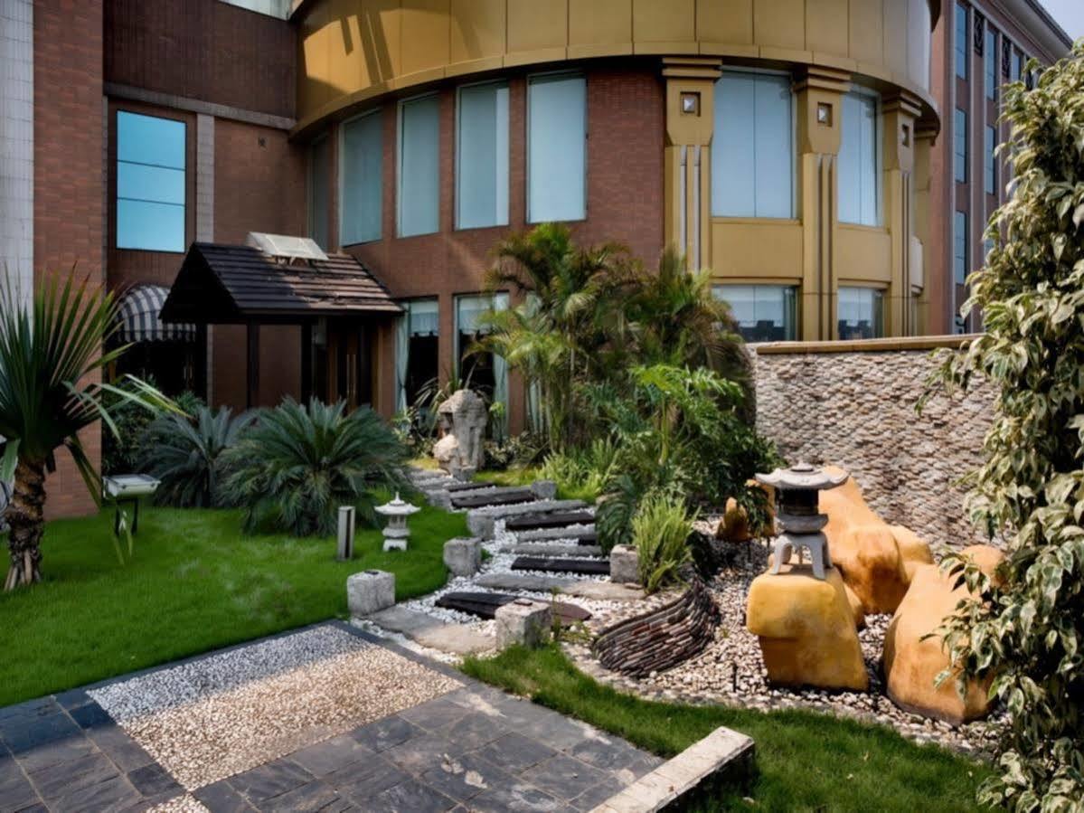 City Hotel פושאן מראה חיצוני תמונה